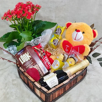 Cesta Flores e Mimos com Vinho